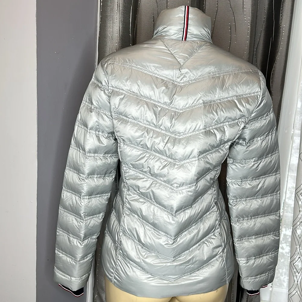 Tommy Hilfiger women’s jacket color gray size S/P Insulation Luxe. - Picture 4 of 7
